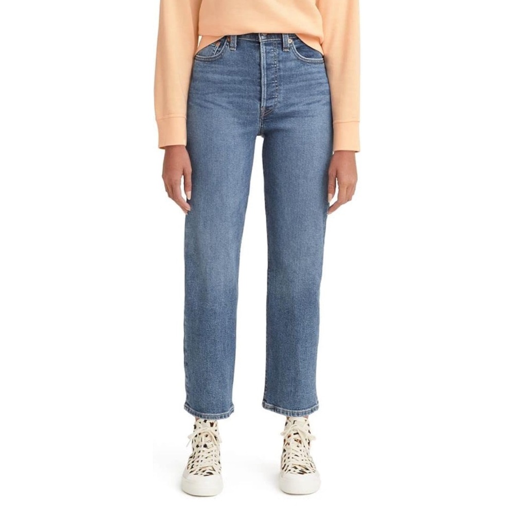 Levi’s Ribcage Straight Ankle Jean in medium wash